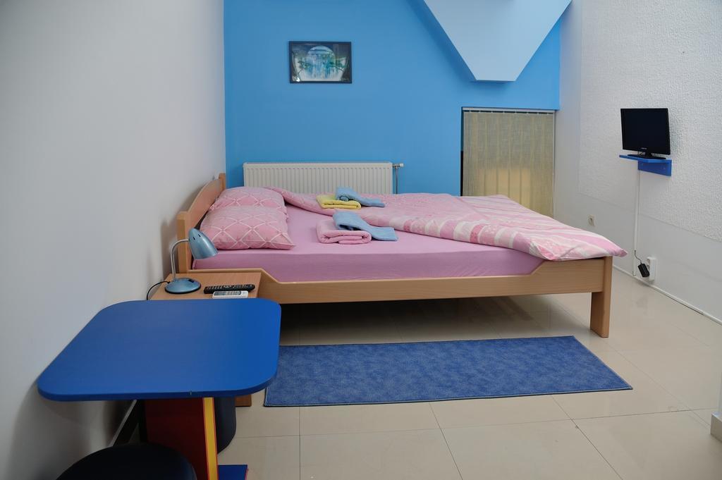 Hostel Paparazzo & Apartmens Kikinda Habitación foto